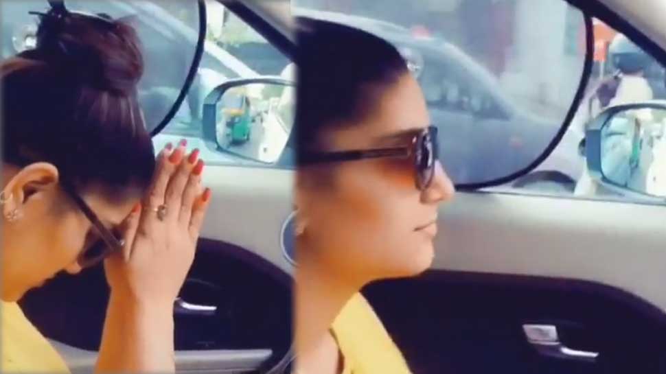 VIDEO: सपना चौधरी ने कार में चलते-चलते जोड़ लिए हाथ, ऐसे की शिव भक्ति!
