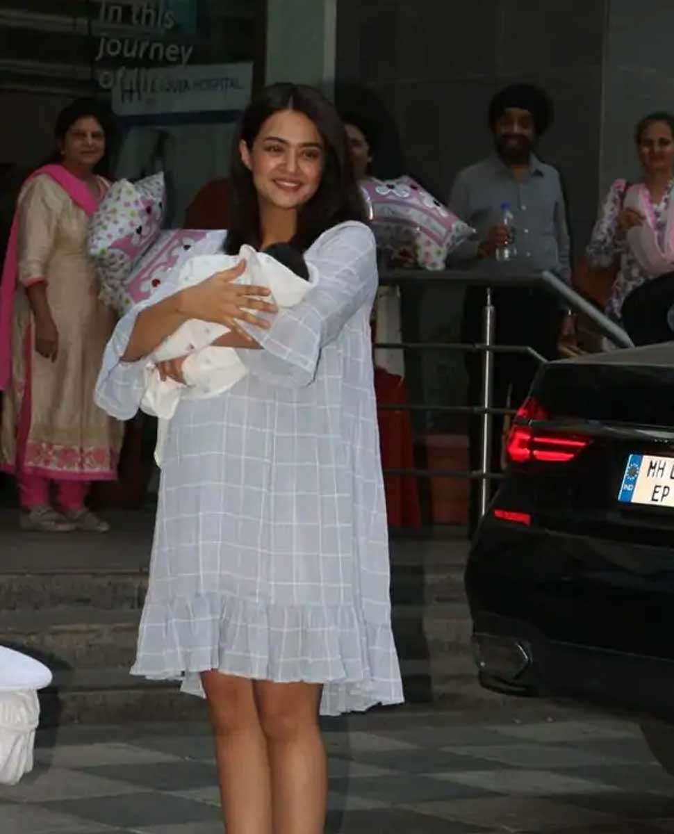 सुरवीन हैं वेब सीरीज में एक्टिव Surveen Chawla