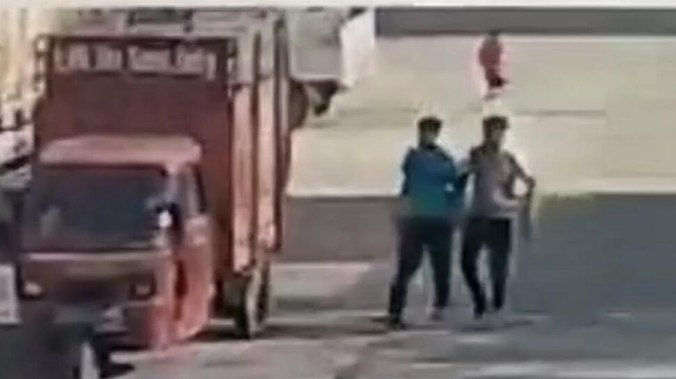 पुलिस ने भी अपनी कार्रवाई तेज कर दी है. The police has also hastened its action
