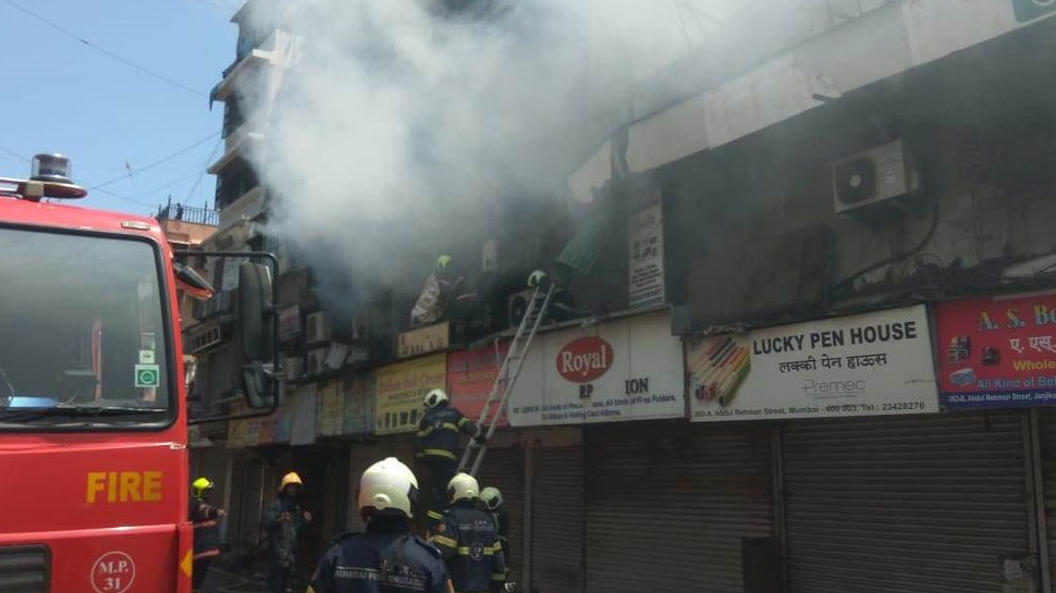मुंबई के क्रॉफोर्ड बाजार में लगी भीषण आग, कोई हताहत नहीं