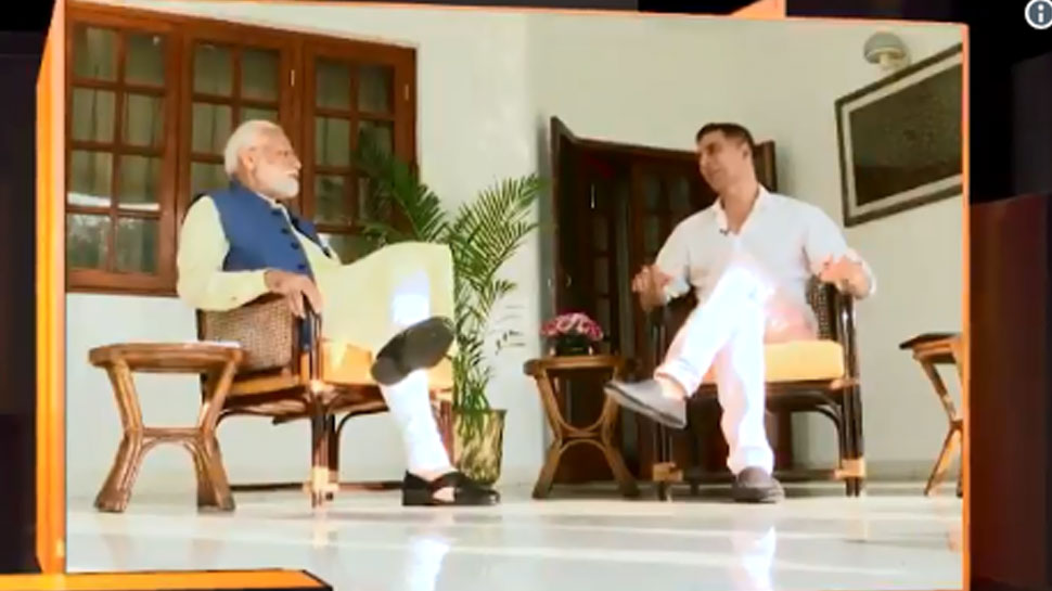VIDEO: पीएम मोदी से अक्षय कुमार ने पूछा 'आम खाते हैं?', मिला ये मजेदार जवाब! VIDEO: पीएम मोदी से अक्षय कुमार ने पूछा 'आम खाते हैं?', मिला ये मजेदार जवाब!