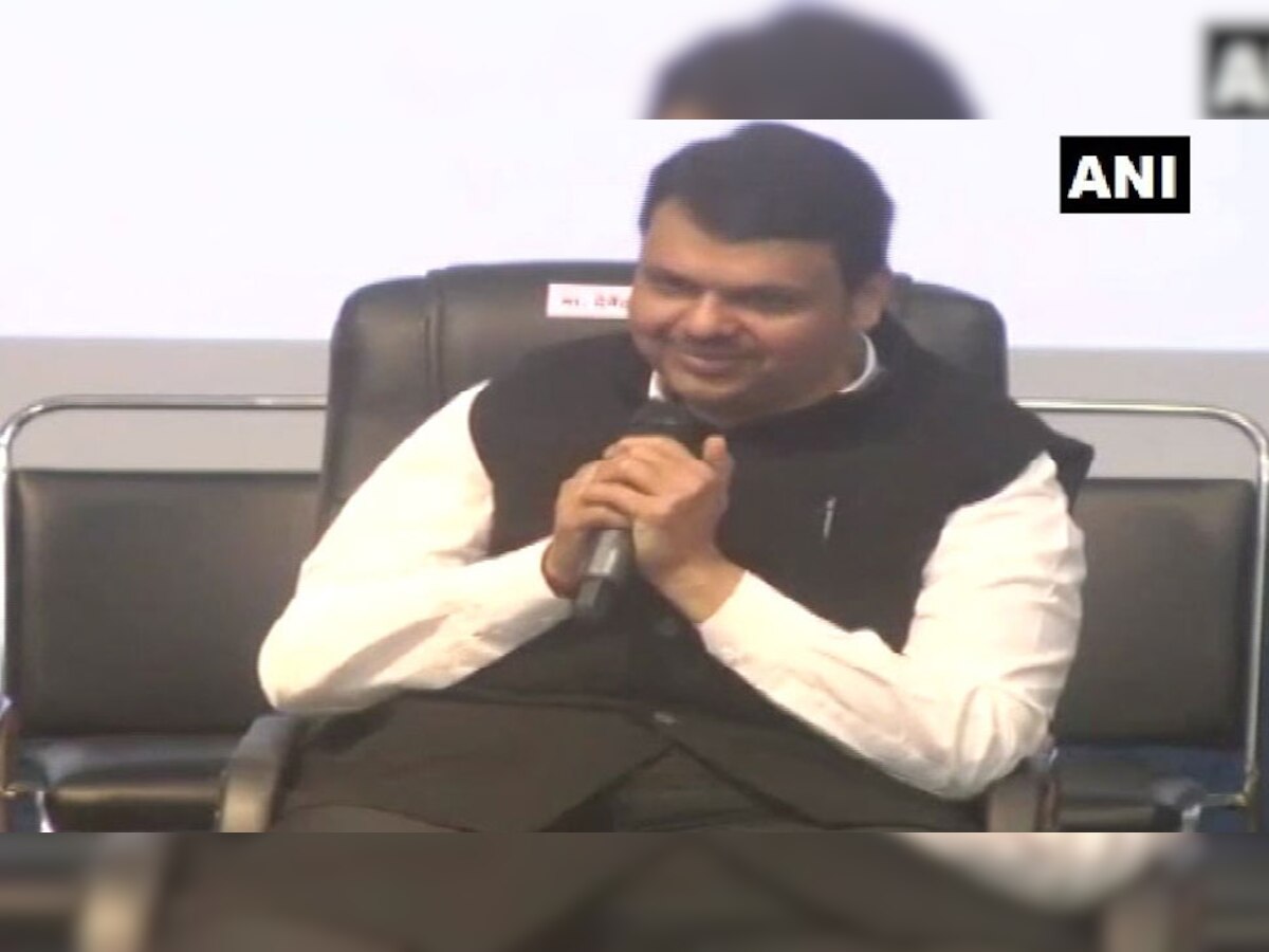 साध्वी प्रज्ञा ठाकुर का प्रचार कर सकते हैं महाराष्ट्र के सीएम देवेंद्र फडणवीस