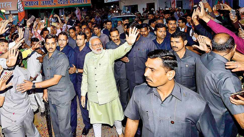 PM मोदी के हेलीकॉप्टर की जांच करने वाले IAS अधिकारी को राहत, CAT ने निलंबन पर लगाई रोक PM मोदी के हेलीकॉप्टर की जांच करने वाले IAS अधिकारी को राहत, CAT ने निलंबन पर लगाई रोक