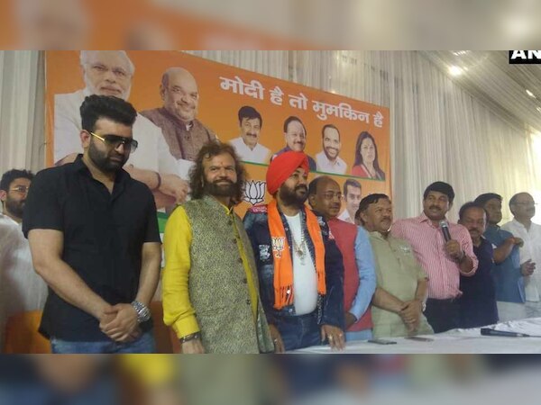 इस मौके पर बीजेपी के कई नेता मौजूद थे. (फोटो- एएनआई)