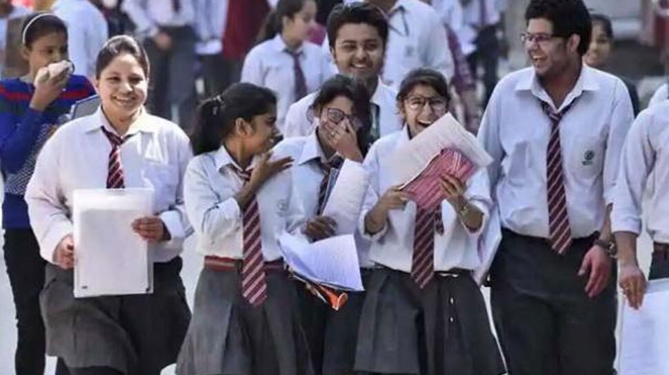 UP Board Result: 10वीं-12वीं के छात्र घर बैठे सिर्फ SMS से चेक करें अपना रिजल्ट