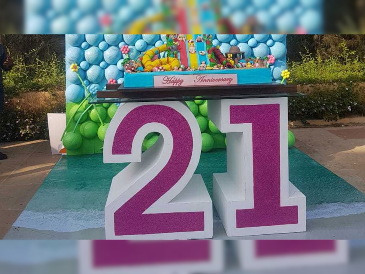 देश के पहले वाटर पार्क 'वाटर किंग्डम' ने मनाई 21वीं एनीवसर्री, काटा इतना बड़ा केक!