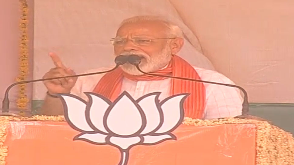 कन्नौज में PM मोदी का वार, 'कांग्रेस-सपा-बसपा का 1 ही मंत्र, जात-पात जपना, जनता का माल अपना' कन्नौज में PM मोदी का वार, 'कांग्रेस-सपा-बसपा का 1 ही मंत्र, जात-पात जपना, जनता का माल अपना'