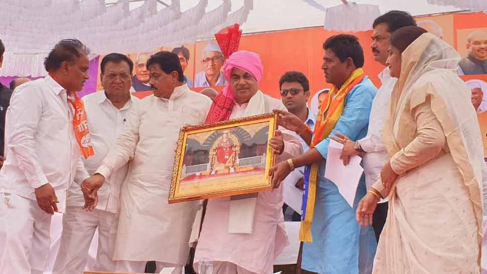 शिर्डी में चुनावी रैली में नितिन गडकरी की तबीयत बिगड़ी, नहीं दे पाए भाषण