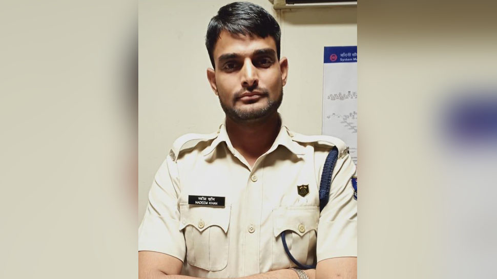 दिल्ली मेट्रो स्टेशन पर पकड़ा गया फर्जी सीआरपीएफ जवान, हुआ गिरफ्तार