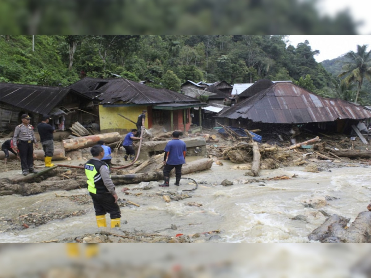 इंडोनेशिया में बाढ़ से 29 लोगों की मौत, दर्जनों लापता