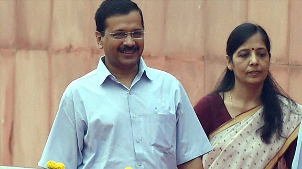 सीएम अरविंद केजरीवाल की पत्नी के खिलाफ कोर्ट पहुंचे BJP नेता, जानें क्या है मामला?