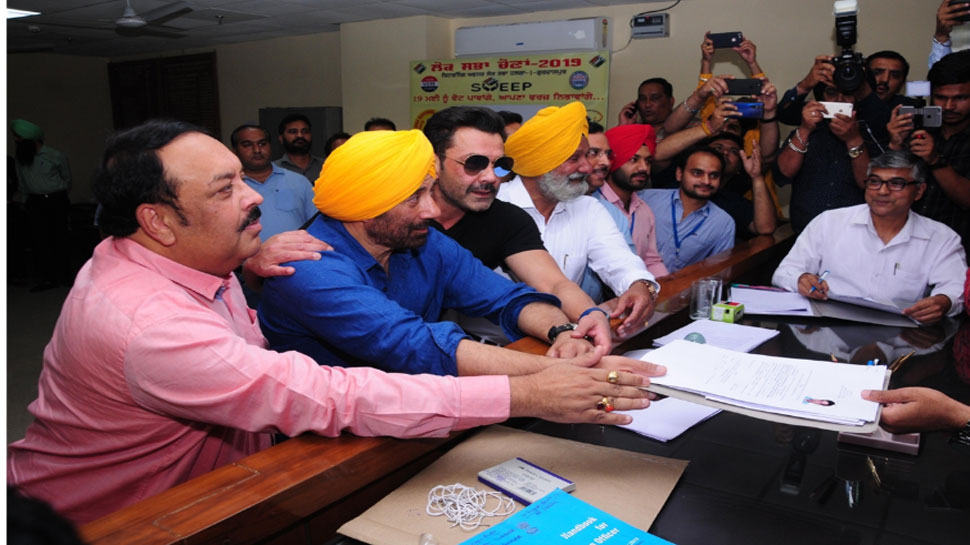 लोकसभा चुनाव 2019: जानें कितनी संपत्ति है सनी देओल के पास? लोकसभा चुनाव 2019: जानें कितनी संपत्ति है सनी देओल के पास?