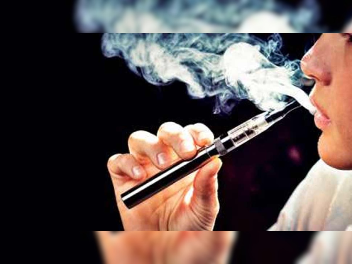 सामान्य सिगरेट की तुलना में स्वास्थ्य के लिए कम खतरनाक होते हैं ई-सिगरेट