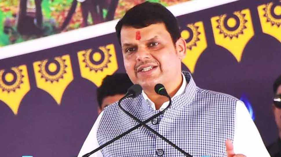 महाराष्ट्र: फडणवीस ने सूखे से निपटने के लिए आचार संहिता में ढील का किया अनुरोध महाराष्ट्र: फडणवीस ने सूखे से निपटने के लिए आचार संहिता में ढील का किया अनुरोध