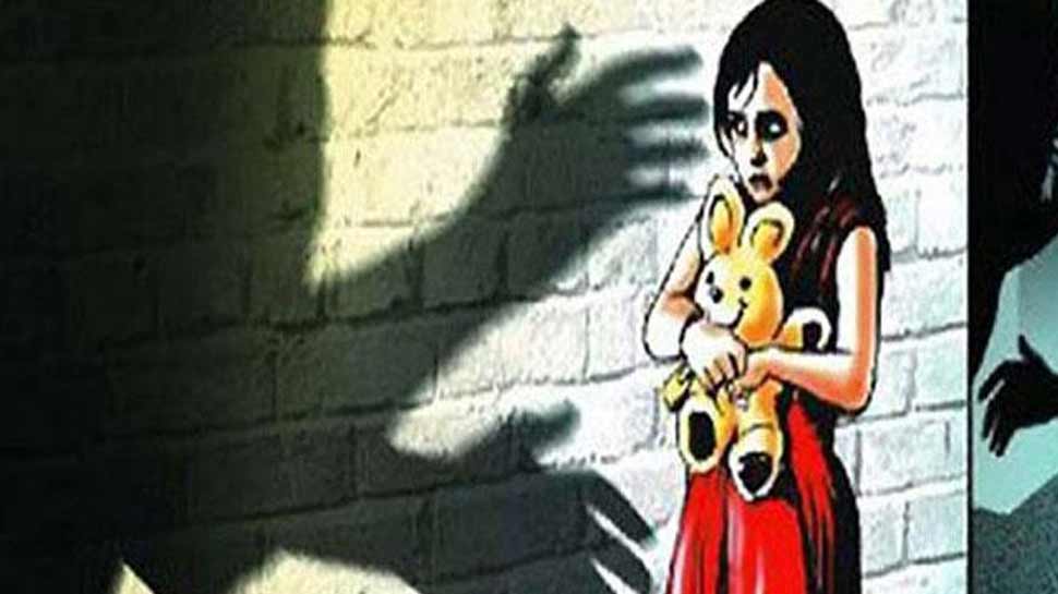 दुबई: भारतीय 6 साल की बच्ची से 30 साल के बांग्लादेशी मजदूर ने किया छेड़छाड़, जेल दुबई: भारतीय 6 साल की बच्ची से 30 साल के बांग्लादेशी मजदूर ने किया छेड़छाड़, जेल