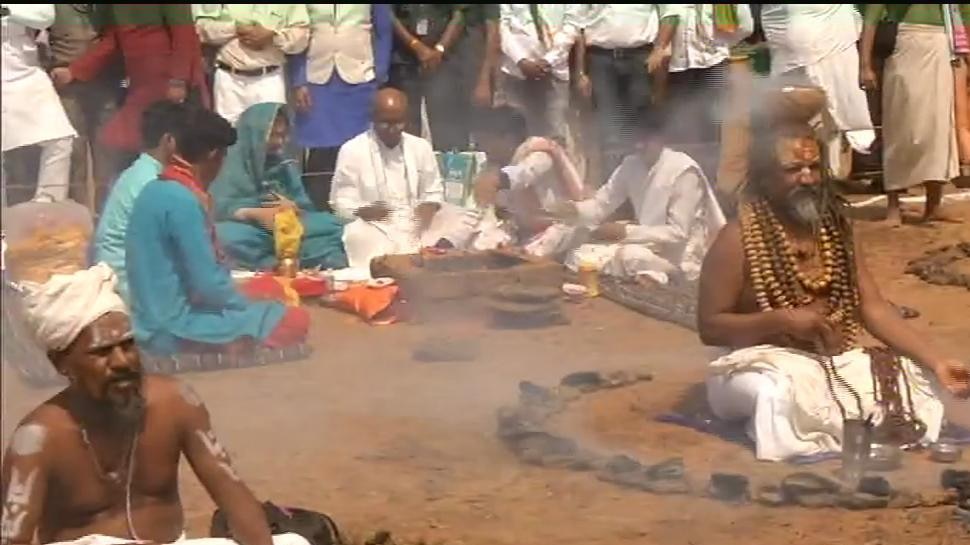 7 हजार साधू-संतों के साथ मिलकर हवन-यज्ञ Havan-yagya with with 7 thousand saints