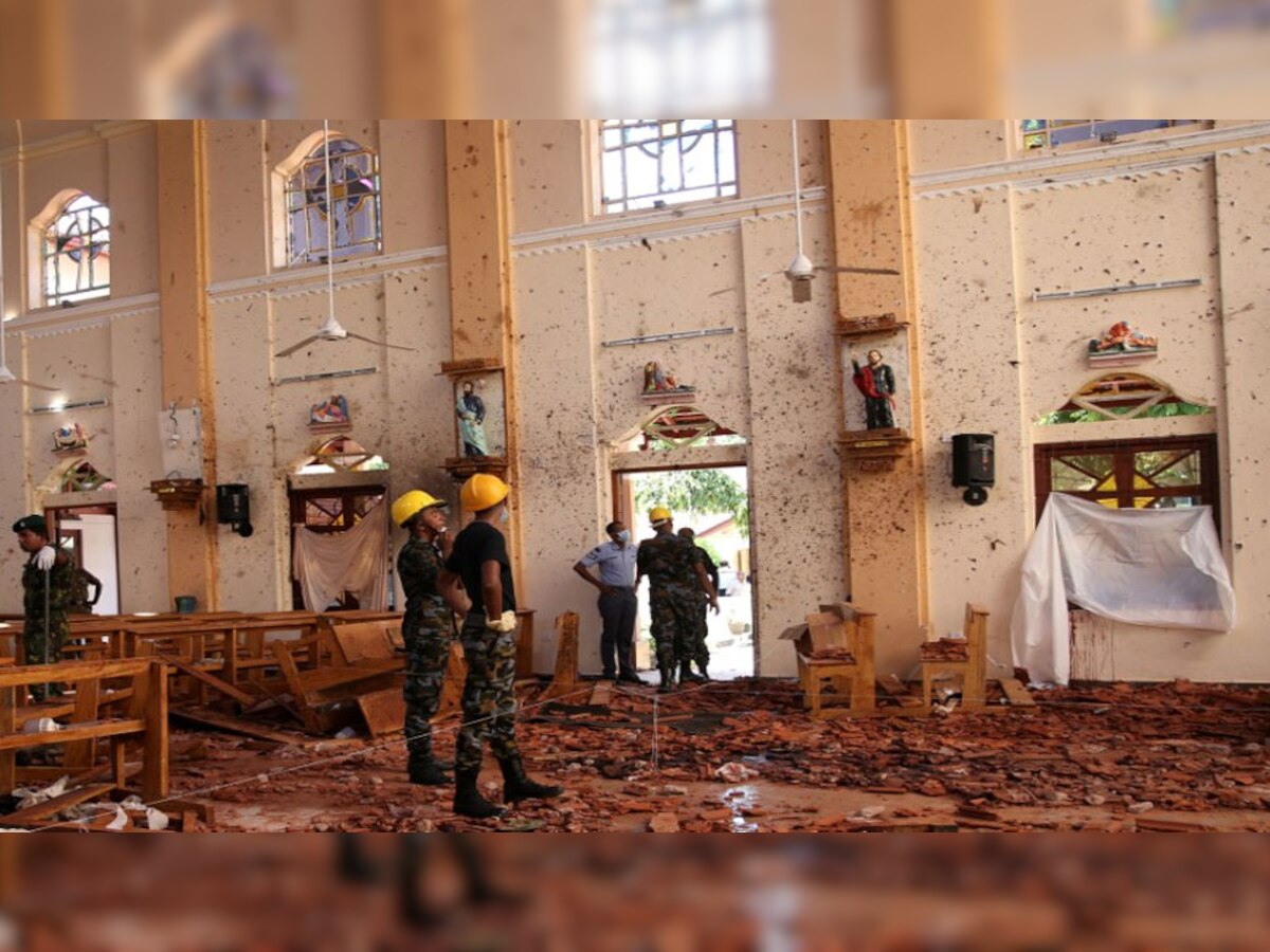 श्रीलंका में ईस्टर रविवार को हुए सिलसिलेवार बम विस्फोटों के बाद का फोटो...