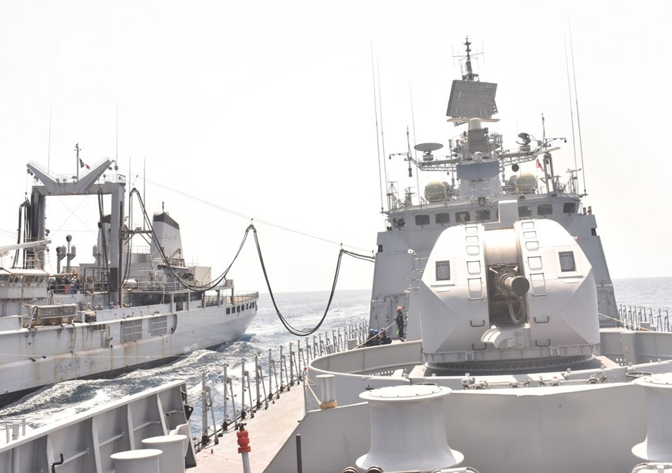 Indo French Navies Begin Sea Phase Varuna 2019 Exercise ग व क सम द र म द ख भ रत क त कत क नम न तस व र द ख छ ट ज ए ग च न प क स त न क पस न Hindi News