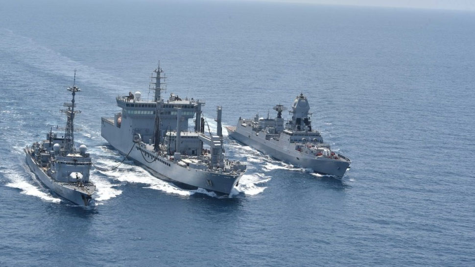 Indo French Navies Begin Sea Phase Varuna 2019 Exercise ग व क सम द र म द ख भ रत क त कत क नम न तस व र द ख छ ट ज ए ग च न प क स त न क पस न Hindi News