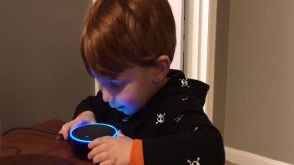 मम्मी-पापा नहीं, इस बच्ची ने अपनी जिंदगी का पहला शब्द बोला 'Alexa'