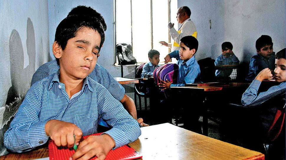 जज्बे को सलाम, नेत्रहीन छात्र ने ब्रेल लिपि से CBSE में पाए 82 फीसदी मार्क्स जज्बे को सलाम, नेत्रहीन छात्र ने ब्रेल लिपि से CBSE में पाए 82 फीसदी मार्क्स