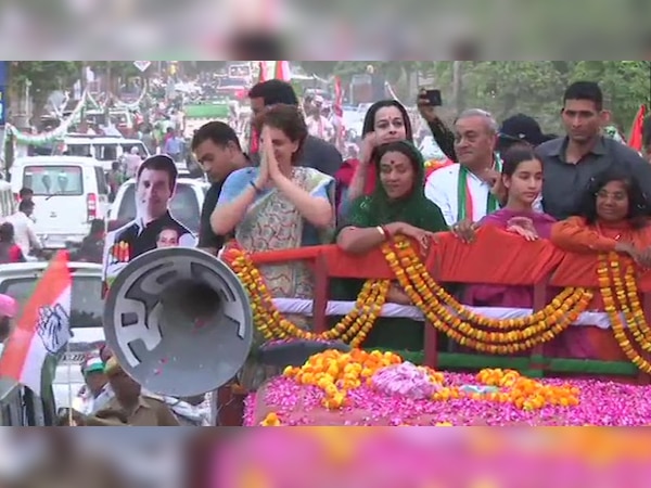 पहली बार प्रियंका गांधी ने मेनका के खिलाफ किया प्रचार, रोड शो के दौरान हुआ आमना सामना