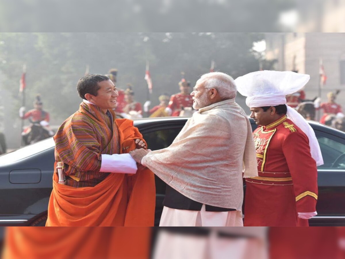 भूटान के प्रधानमंत्री लोटे शेरिंग पीएम नरेंद्र मोदी के साथ.(फाइल फोटो)