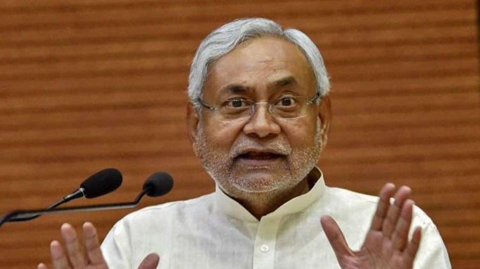 नीतीश कुमार बक्सर में अश्विनी चौबे के प्रचार के लिए पहुंचे थे. (फाइल फोटो) नीतीश कुमार बक्सर में अश्विनी चौबे के प्रचार के लिए पहुंचे थे. (फाइल फोटो)