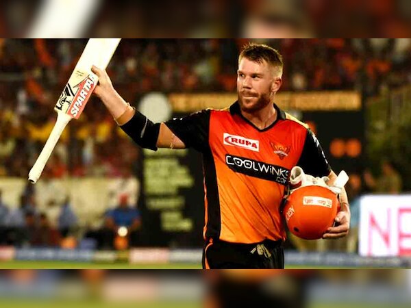 ऑस्ट्रेलिया के डेविड वार्नर (David Warner) ने आईपीएल-12 में सिर्फ 12 मैच खेले, फिर भी उनके नाम सबसे अधिक रन दर्ज हैं. (फोटो: IANS) 