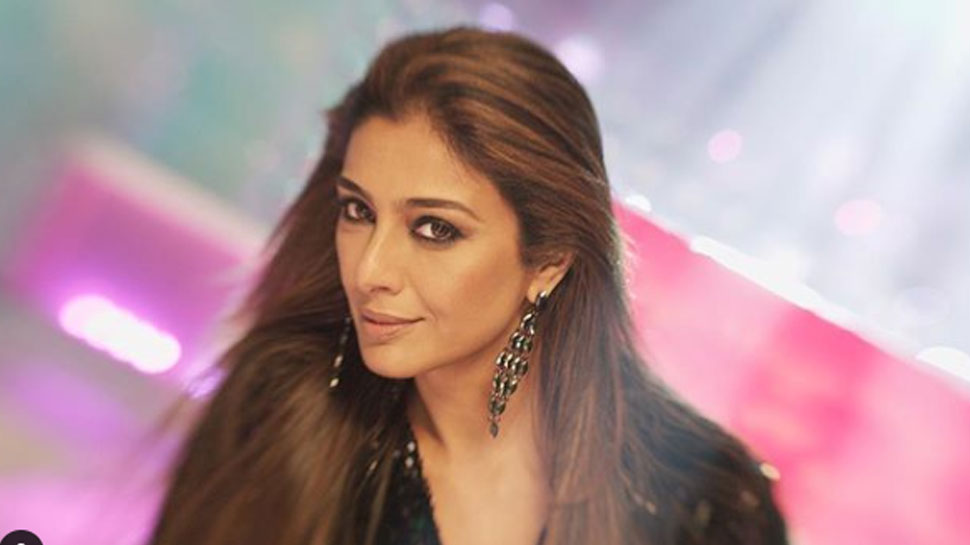 तब्बू इन दिनों कई अलग-अलग तरह की फिल्मों में काम करती नजर आ रही हैं. (फोटो साभार: INSTAGRAM@tabu) तब्बू इन दिनों कई अलग-अलग तरह की फिल्मों में काम करती नजर आ रही हैं. (फोटो साभार: INSTAGRAM@tabu)