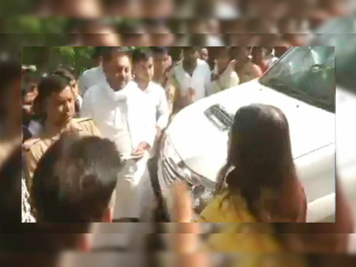 VIDEO: सुल्तानपुर में महागठबंधन प्रत्याशी-मेनका गांधी हुए आमने-सामने, BJP प्रत्याशी ने ये लगाया आरोप