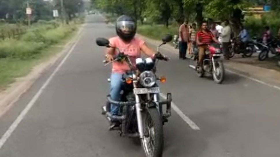 धनबाद की मतदाता ने कुछ इस अंदाज में दिया वोट कि लोगों ने कहा 'वाह' धनबाद की मतदाता ने कुछ इस अंदाज में दिया वोट कि लोगों ने कहा 'वाह'