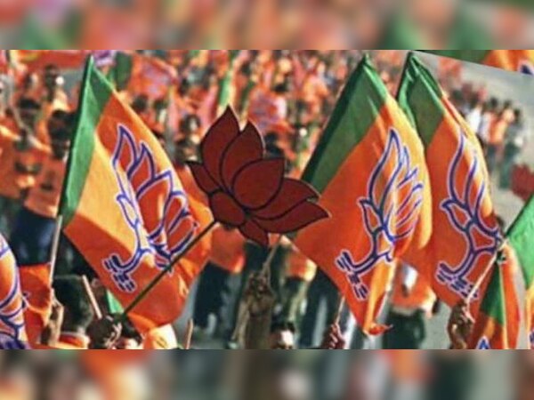 बीजेपी के आईटी सेल प्रमुख ने इस बात की जानकारी दी. 