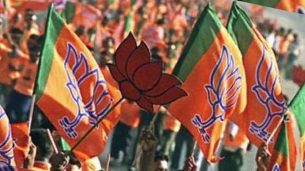 बीजेपी के आईटी सेल प्रमुख ने इस बात की जानकारी दी. बीजेपी के आईटी सेल प्रमुख ने इस बात की जानकारी दी.