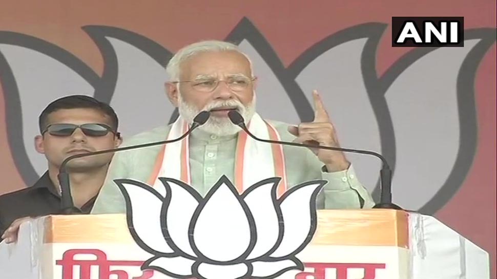 PM मोदी का कांग्रेस पर निशाना, 'मप्र में ढाई सीएम हैं, प्रशासन को नहीं पता किसका आदेश मानें' PM मोदी का कांग्रेस पर निशाना, 'मप्र में ढाई सीएम हैं, प्रशासन को नहीं पता किसका आदेश मानें'
