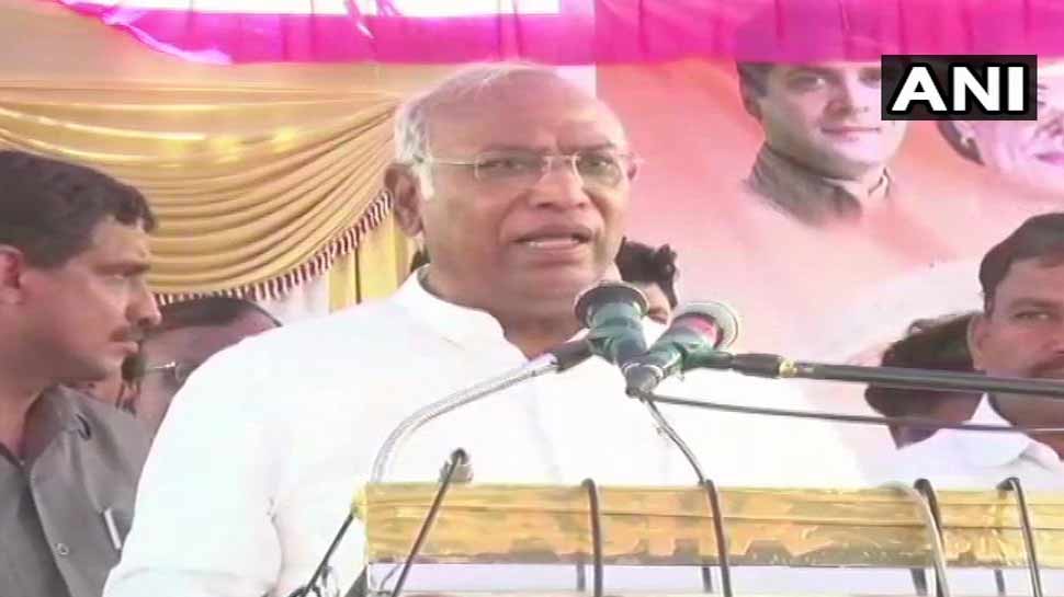 मल्लिकार्जुन खडगे का पीएम मोदी पर विवादित बयान, कहा- क्या खुद को फांसी पर लटका लेंगे