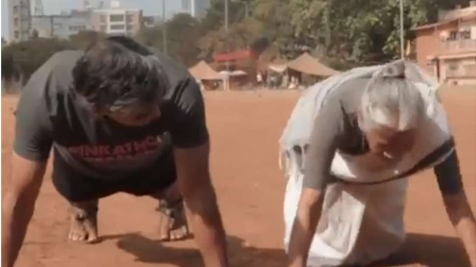 80 साल की उम्र में मिलिंद सोमन की मां ने लगाए पुश-अप्स, Video देखकर आ जाएगा पसीना... 80 साल की उम्र में मिलिंद सोमन की मां ने लगाए पुश-अप्स, Video देखकर आ जाएगा पसीना...