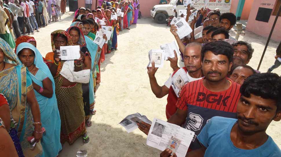 चुनाव आयोग ने कहा कि अंतिम मतदान प्रतिशत में वृद्धि हो सकती हैं क्योंकि कई जगहों पर अब भी मतदान हो रहा है.(फोटो सौजन्य: ANI) चुनाव आयोग ने कहा कि अंतिम मतदान प्रतिशत में वृद्धि हो सकती हैं क्योंकि कई जगहों पर अब भी मतदान हो रहा है.(फोटो सौजन्य: ANI)