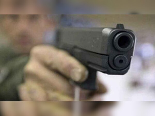 हमले में प्रार्थना करा रहे पादरी सहित छह लोगों की हत्या कर दी गई.