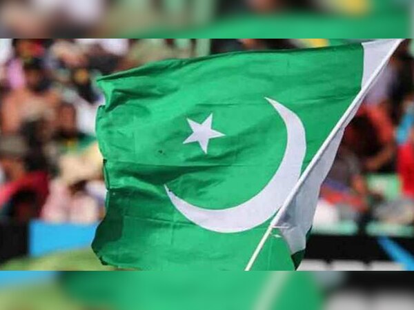 दाता दरबार के बाहर एक आत्मघाती हमलावर ने स्वयं को उड़ा लिया था.