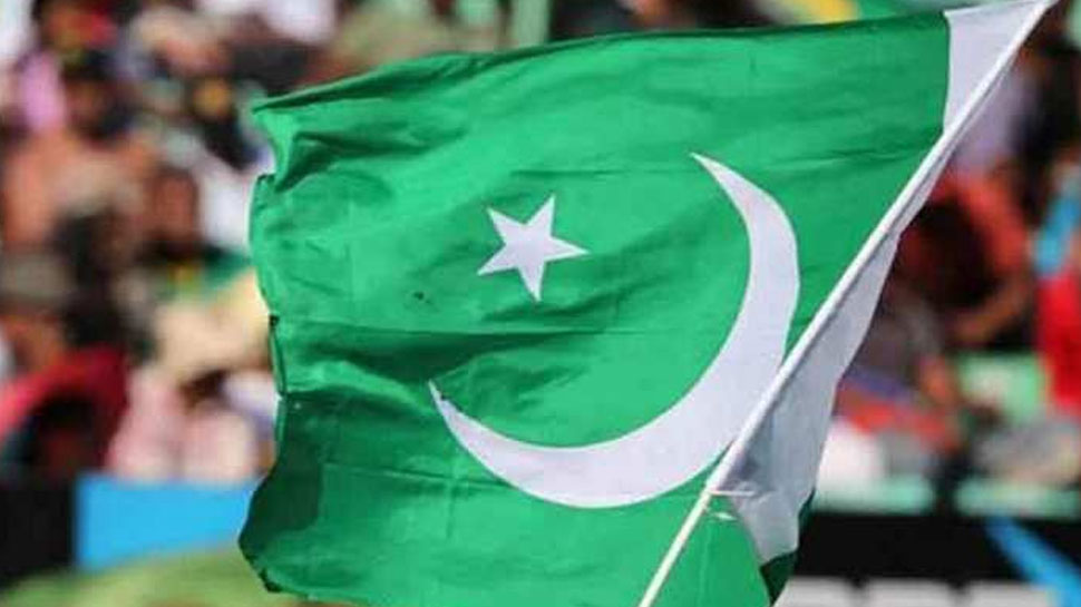 दाता दरबार के बाहर एक आत्मघाती हमलावर ने स्वयं को उड़ा लिया था. दाता दरबार के बाहर एक आत्मघाती हमलावर ने स्वयं को उड़ा लिया था.