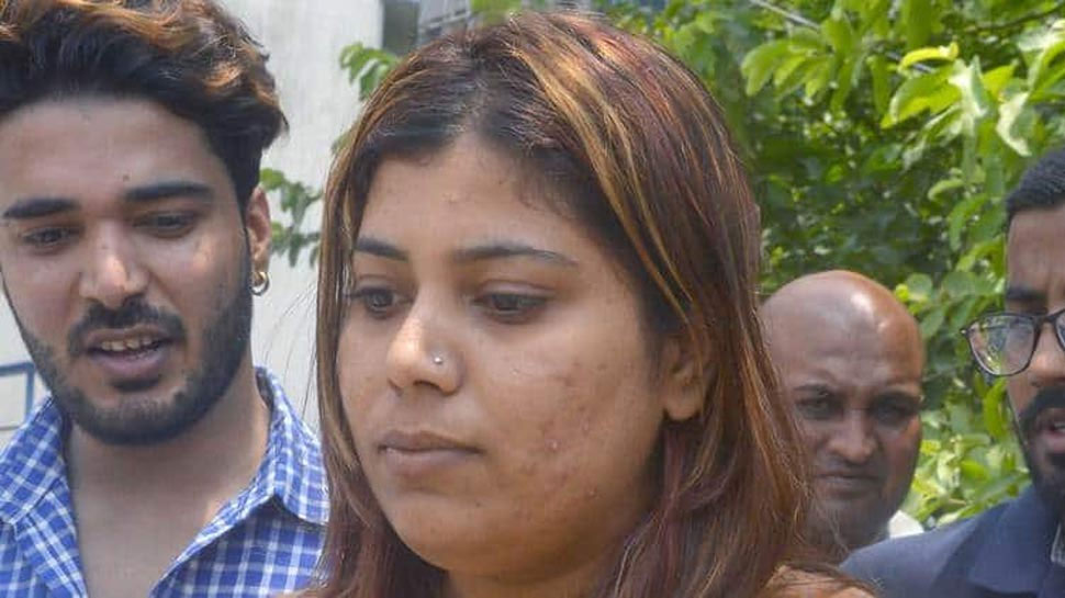ममता बनर्जी के मीम्स पर गिरफ्तार BJP कार्यकर्ता की याचिका पर मंगलवार को होगी सुनवाई ममता बनर्जी के मीम्स पर गिरफ्तार BJP कार्यकर्ता की याचिका पर मंगलवार को होगी सुनवाई