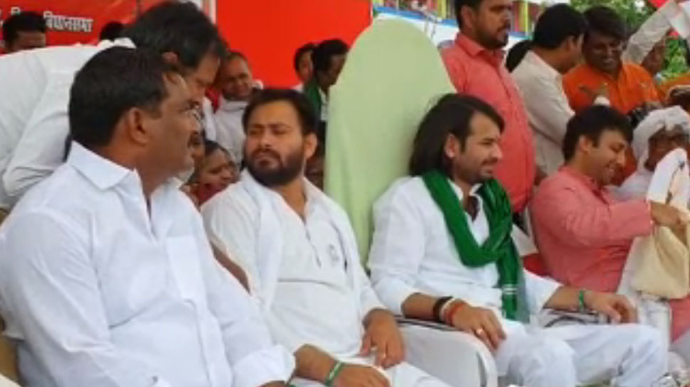 लोकसभा चुनाव के आखिरी चरण में एक साथ दिख रहे हैं लालू के लाल... लोकसभा चुनाव के आखिरी चरण में एक साथ दिख रहे हैं लालू के लाल...