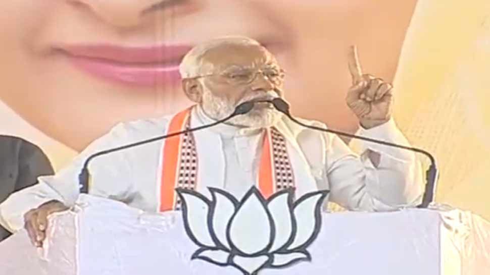 VIDEO: पित्रोदा के बयान को राहुल गांधी द्वारा शर्मनाक बताने पर PM मोदी ने कसा तंज VIDEO: पित्रोदा के बयान को राहुल गांधी द्वारा शर्मनाक बताने पर PM मोदी ने कसा तंज