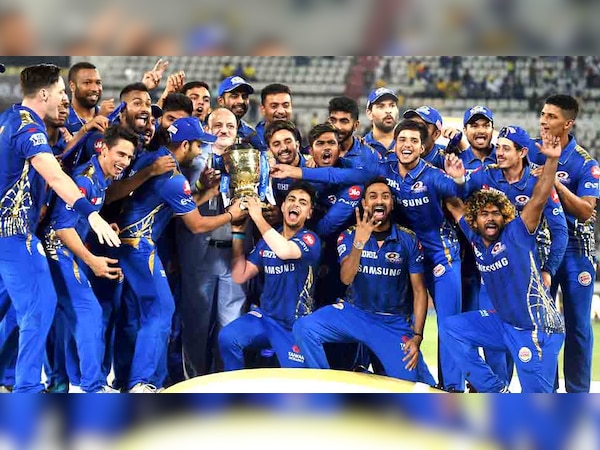 रोहित शर्मा की कप्तानी वाली मुंबई की टीम ने चेन्नई को हराकर आईपीएल-12 का खिताब जीता. (फोटो: PTI) 