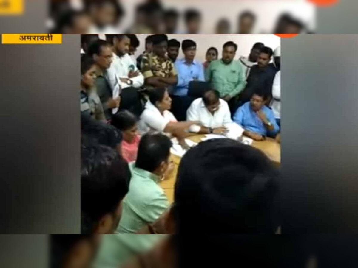 VIDEO: महाराष्ट्र में कांग्रेस MLA ने खोया आपा, भरी मीटिंग में अफसरों को देने लगीं गाली