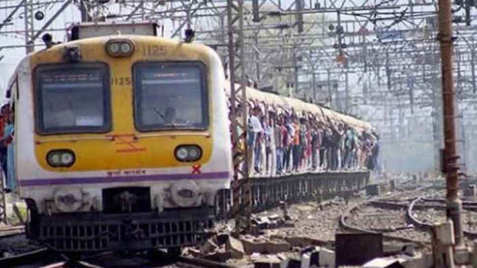 मोबाइल चोरों के लिए किसी खजाने से कम नहीं मुंबई लोकल, सामने आए चौंकाने वाले आंकड़े