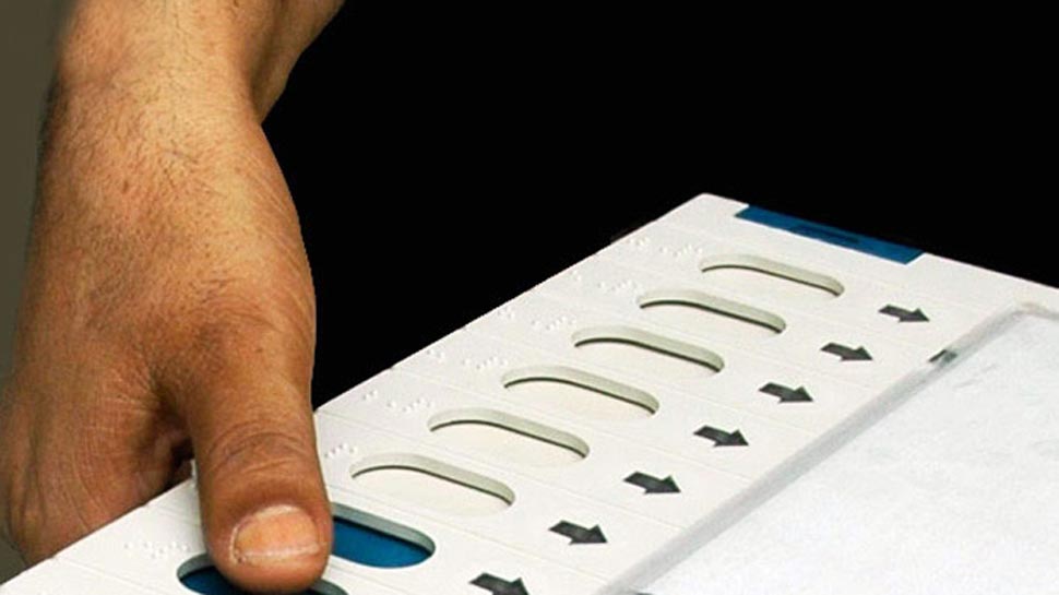 सिक्किम लोकसभा सीट: 69 फीसदी लोगों ने किया मतदान, 107 साल की सुमित्रा राय ने ने भी किया मतदान सिक्किम लोकसभा सीट: 69 फीसदी लोगों ने किया मतदान, 107 साल की सुमित्रा राय ने ने भी किया मतदान