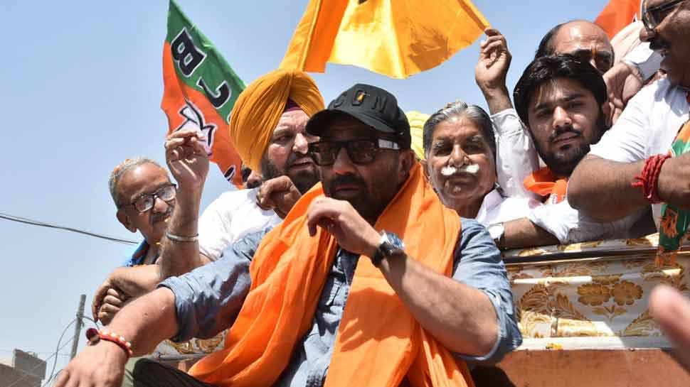 सनी देओल बोले, 'पापा पीएम वाजपेयी के साथ थे, मैं प्रधानमंत्री नरेंद्र मोदी के साथ हूं'