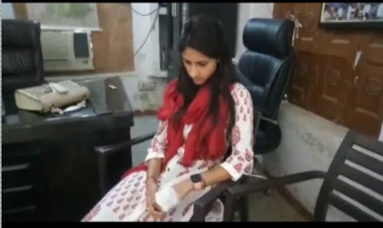 तस्वीरें: रायबरेली में अविश्वास प्रस्ताव को लेकर हिंसा, सदर विधायक समेत कई हुए घायल Violence against confidence motion in raibarely mla injured
